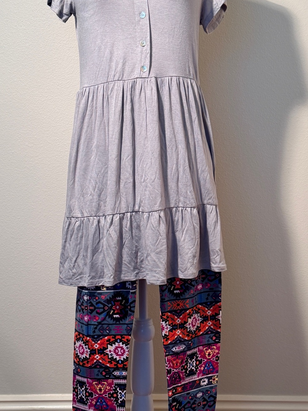 Starlet Gray Tunic Dress & Bobbie Brooks Printed Leggings Set M - Picture 10 of 14